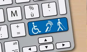Image représentant un clavier avec 1 touche où l'on retrouve les logos des handicaps moteurs auditifs et visuels